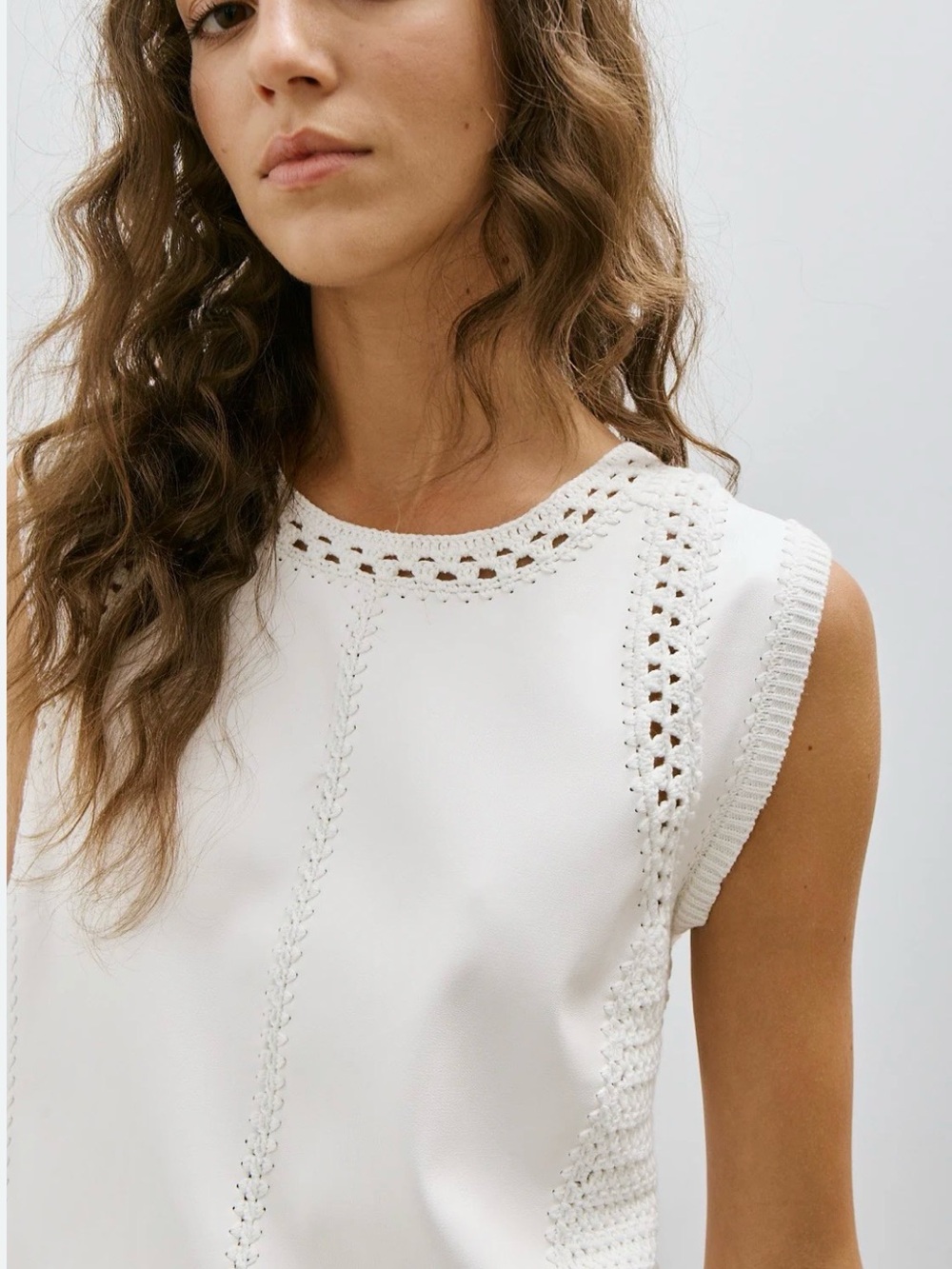 MELISSA NEPTON Cream Sleeveless Crochet and Vegan Leather Panel Tank | Size Med